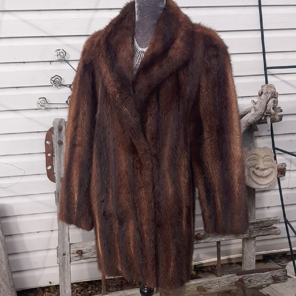 VINTAGE🤎60's Luxurious MID LENGTH Brown Fur Coat Size Med/Lg